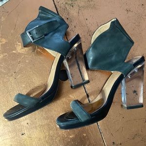 Gorgeous vintage Havana Sandals